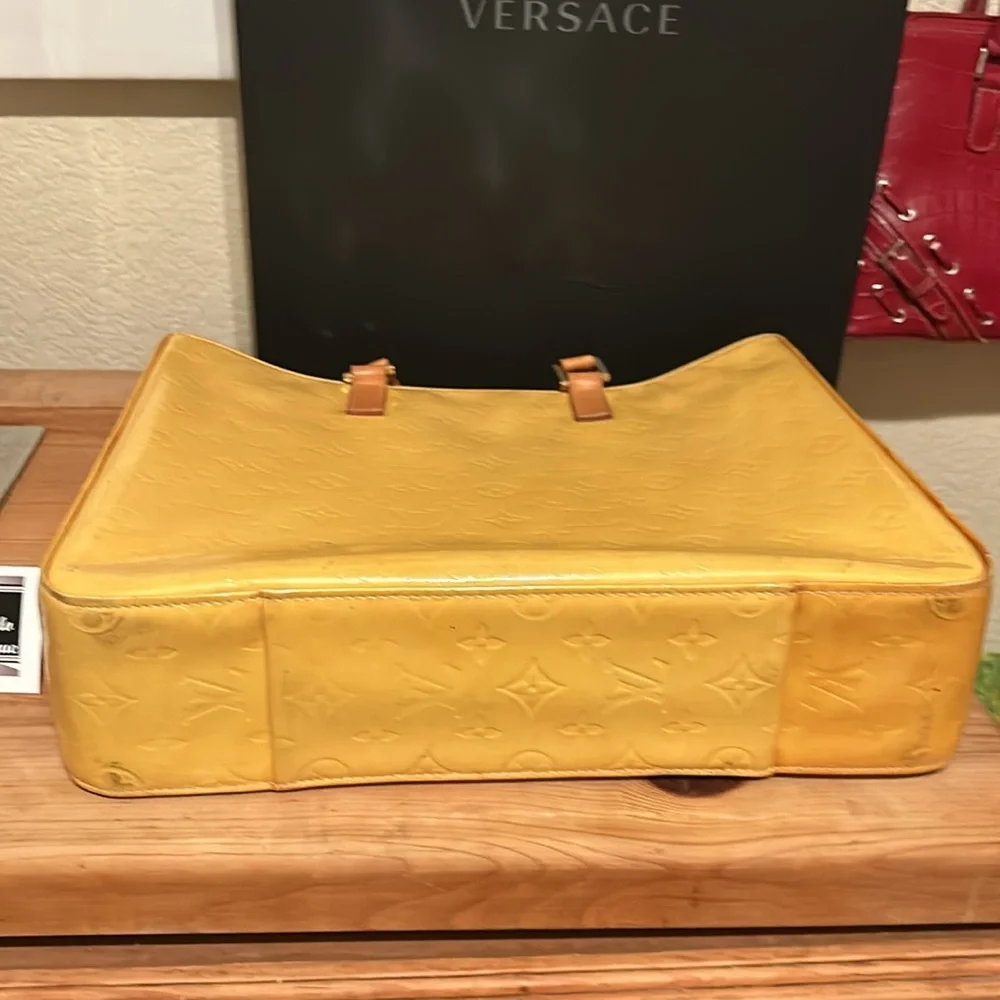 Louis Vuitton Houston Tote Lime Yellow Leather Monogram Vernis - Picture 3 of 11